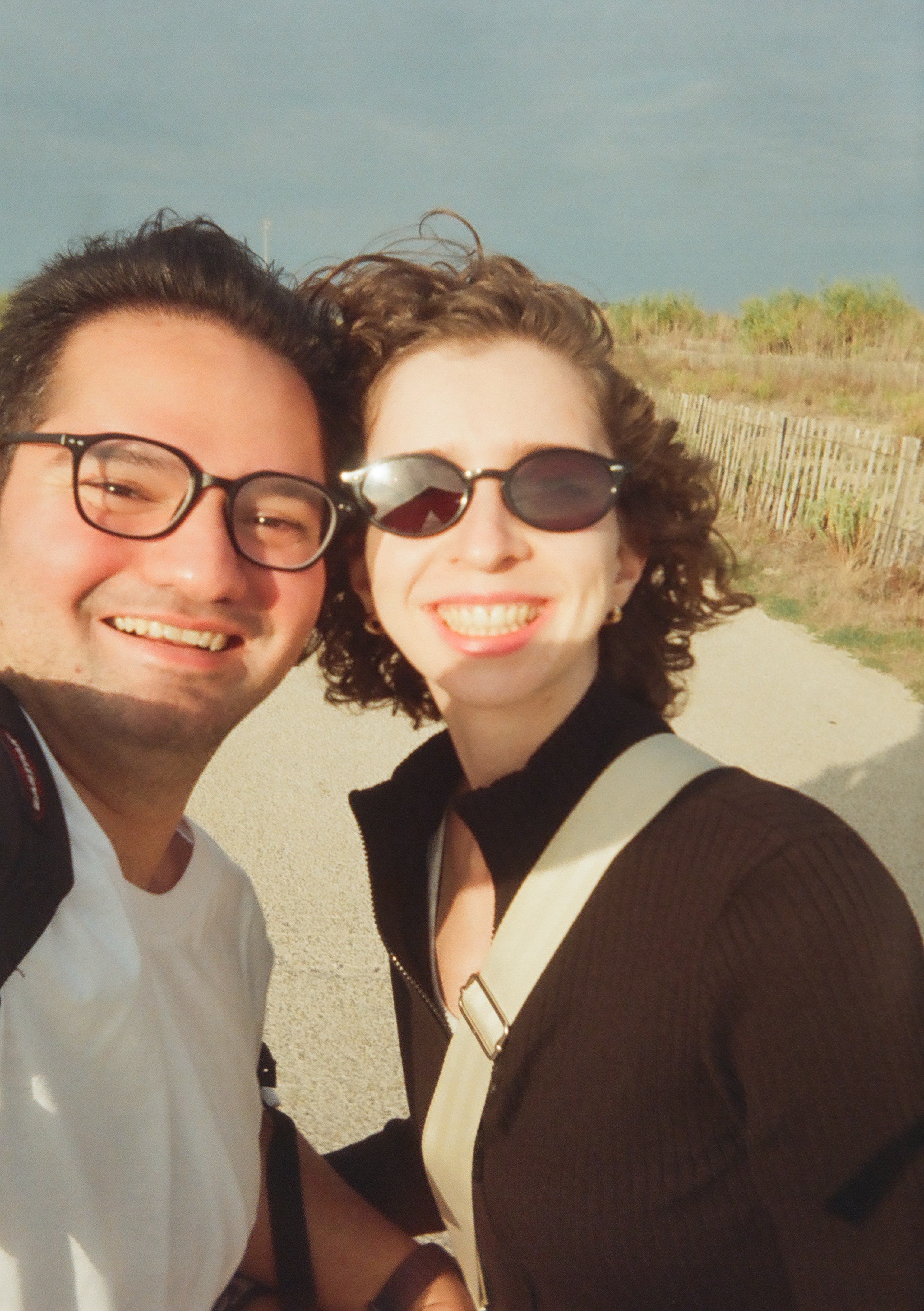 Çiftin birlikte olduğu doğal bir fotoğraf