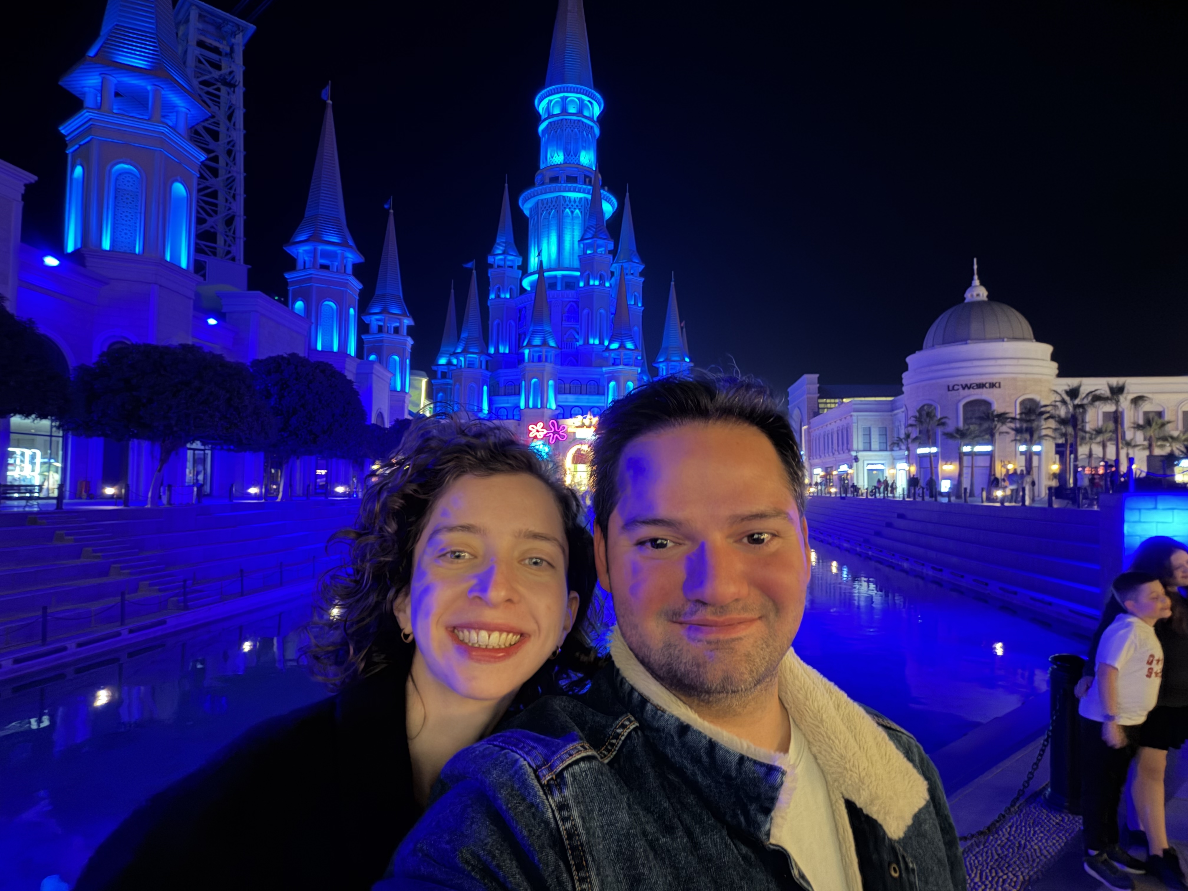 Hatıra kutusundan seçilmiş gerçek bir çift fotoğrafı